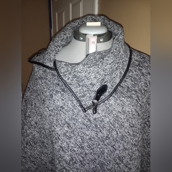 Poncho sweater - Picture 2 of 5